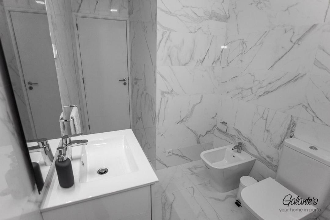 Downtown 3 Bedroom With Balcony - Quiet Street - Family Friendly - Groups Oporto