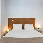 Stylish Duplex With Balcony In Porto By Lovelystay