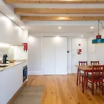 Stylish Duplex With Balcony In Porto By Lovelystay