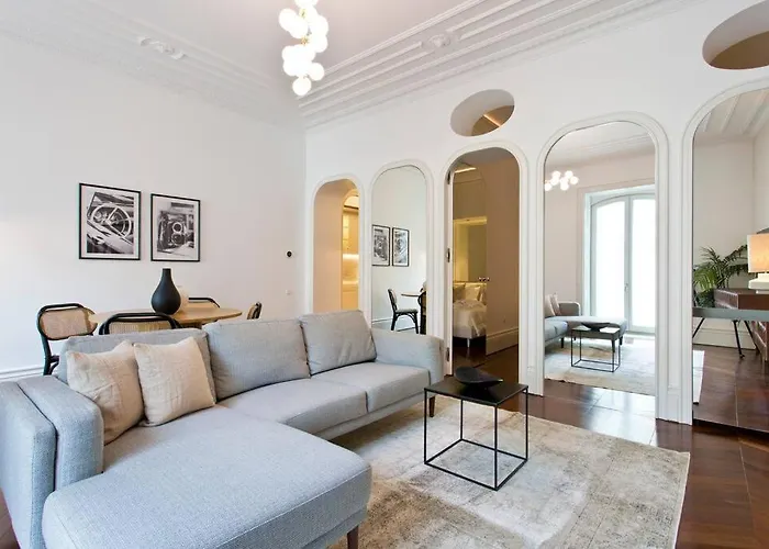 Boutique Rentals- The Clerigos Apt W/ Patio
