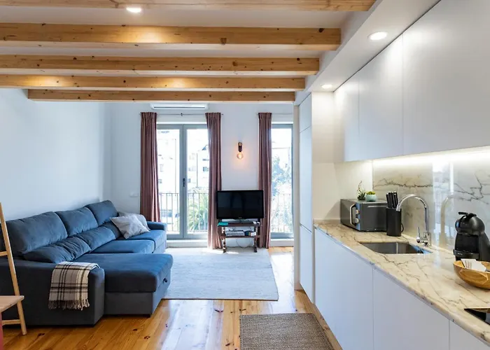 Stylish Duplex With Balcony In Porto By Lovelystay