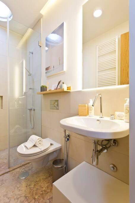 Boutique Rentals- Lovporto Ribeira Historic Center * Oporto