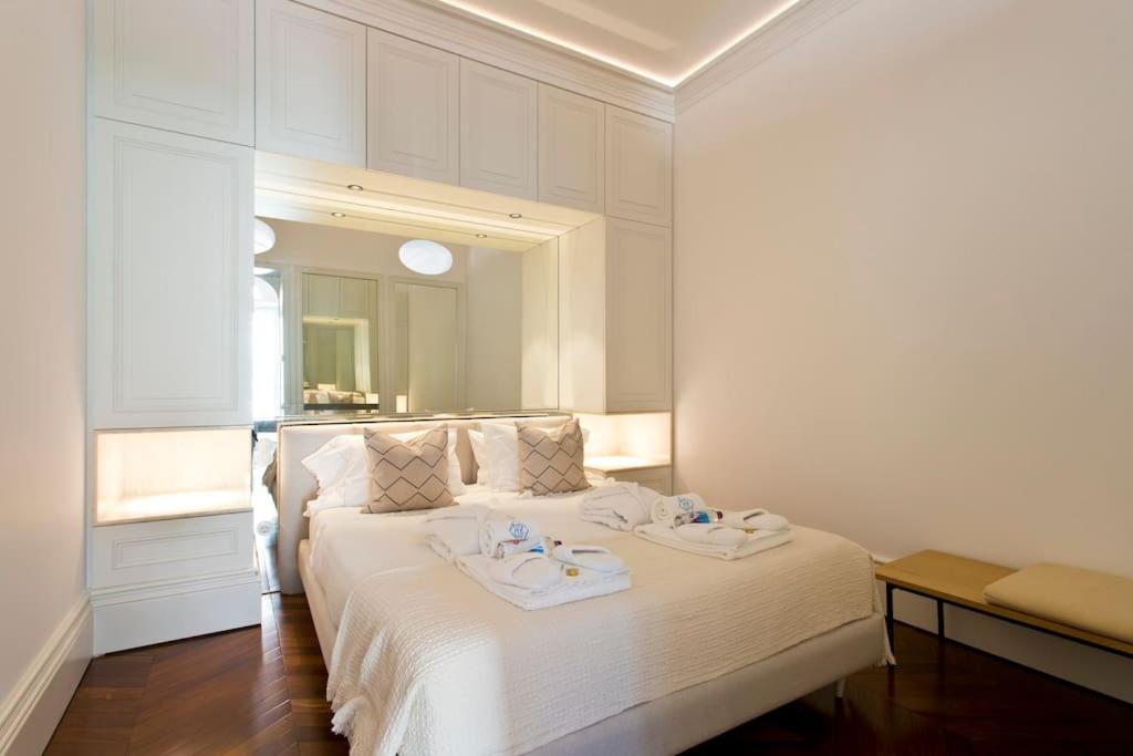 Boutique Rentals- The Clerigos W/ Patio *