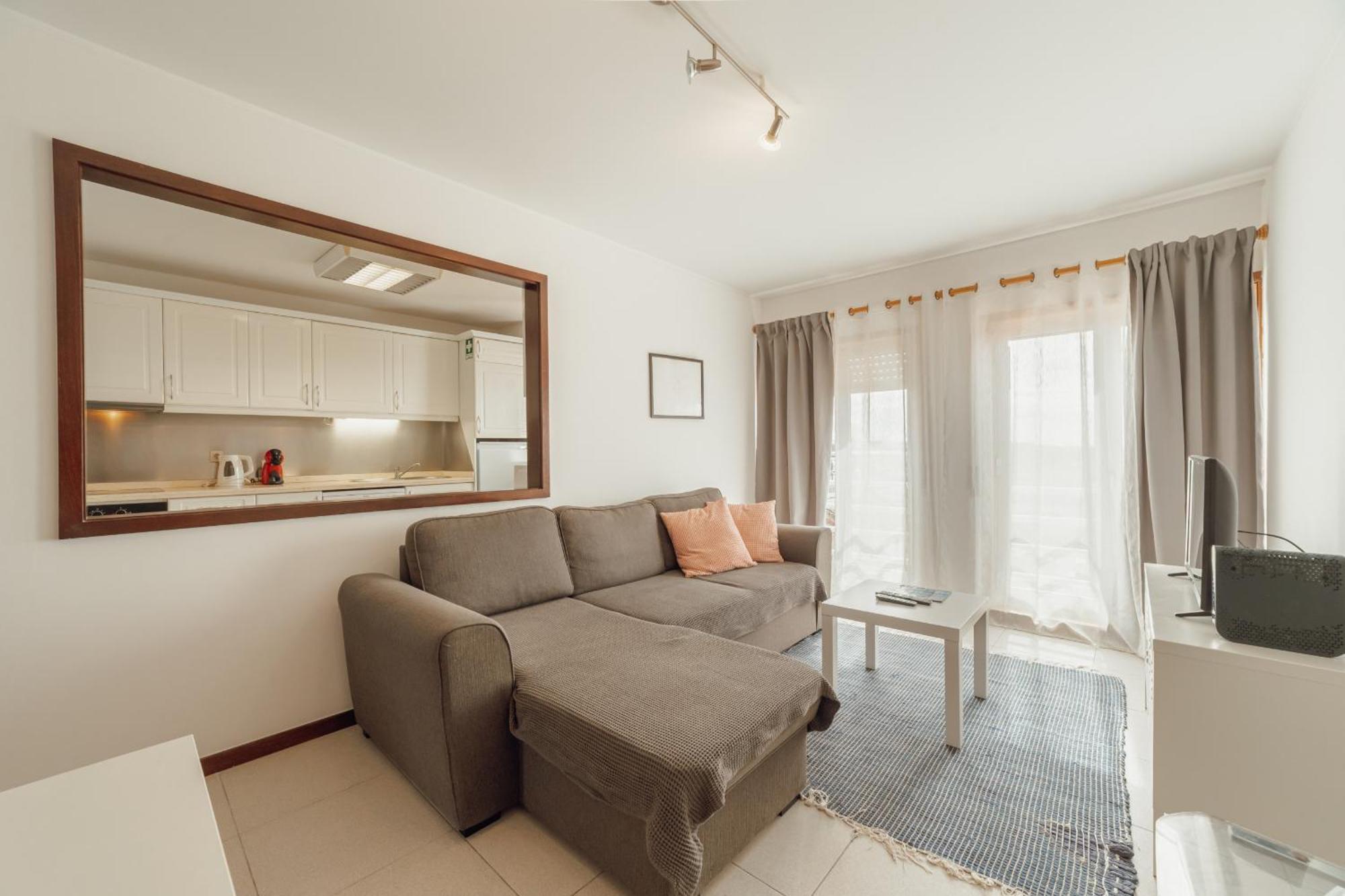 Espinho Modern 3 Bedroom By Vacationy * Oporto