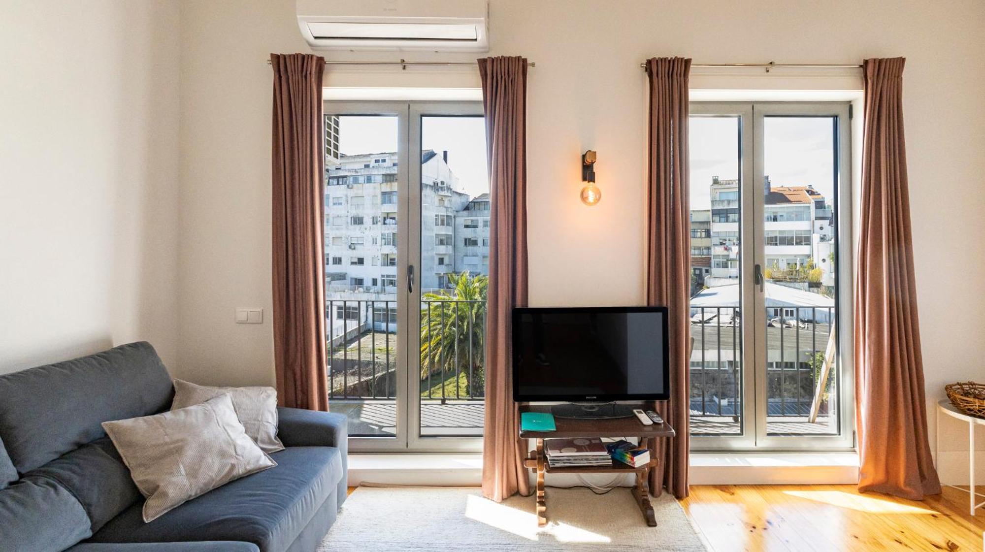 Stylish Duplex With Balcony In By Lovelystay *