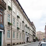 Cc Downtown Palace - J