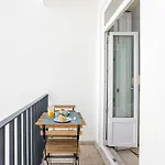 Flux Art Studio W/ Ac & Balcony By Lovelystay