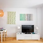 Flux Art Studio W/ Ac & Balcony By Lovelystay