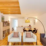 Almada Luxurious Duplex By Da\'Home