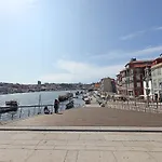 FLH Porto Classic Apartment