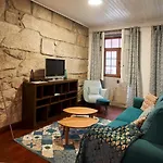 Mercadores Apartment By Jc