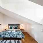 Elegant Duplex Apt In Downtown