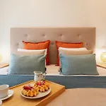 Sophisticated Modern Flat - Ace Location