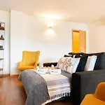 Sophisticated Modern Flat - Ace Location
