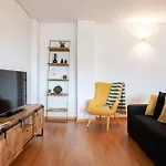 Sophisticated Modern Flat - Ace Location