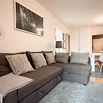 Almada Apartments 468