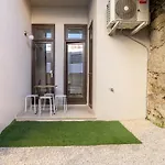 Porto Unique: 1Br W/ Private Patio By Lovelystay