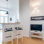 GuestReady - Pantone Balcony