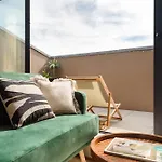 Lovely 2-Bed In The City Centre With A Sunny Balcony