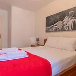 Magnificent Downtown Apartment By Unique Hosts