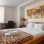 Magnificent Downtown Apartment By Unique Hosts