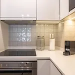 Serene 1Br Spot By Lovelystay