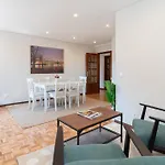 Host Wise - Bright And Elegant Urban Flat With Balcony