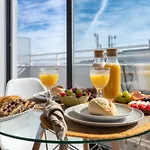 Host Wise - Sunny Bright Flat W Balcony