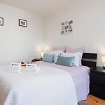 Host Wise - Stylish Studio In Porto Downtown
