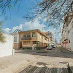 Summer Espinho Flat By Vacationy