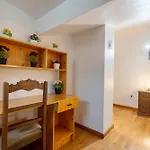 Host Wise - Rustic Bright Flat - City Centre