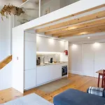 Stylish Duplex With Balcony In Porto By Lovelystay