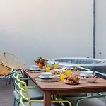 Invictus Escape - Jacuzzi & Charm In The City