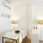 Romantic Apartment For 5 Guests, Oporto