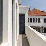 Spacious Apartment With Balcony In Porto
