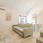 Hostwise - Modern & Bright Studio