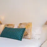 Renovated 3Br Apt Near City Hotspots With Great Value