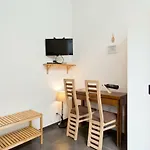 Host Wise - Cozy Quiet Flat - Trindade Station