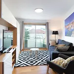 Deluxe Modern Flat With Balcony By Host Wise