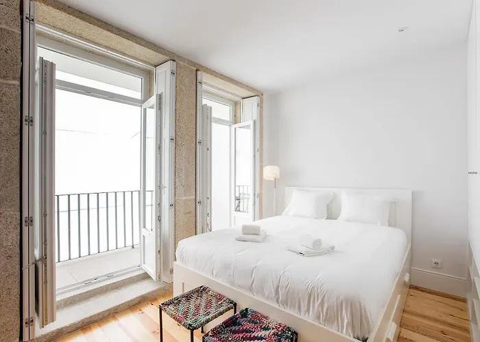 Flux Art Studio W/ Ac & Balcony By Lovelystay
