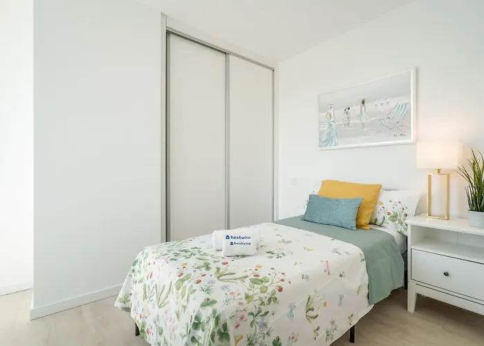 Host Wise - Peaceful Sunny Flat - Ace Location