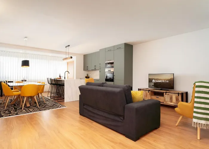 Sophisticated Modern Flat - Ace Location