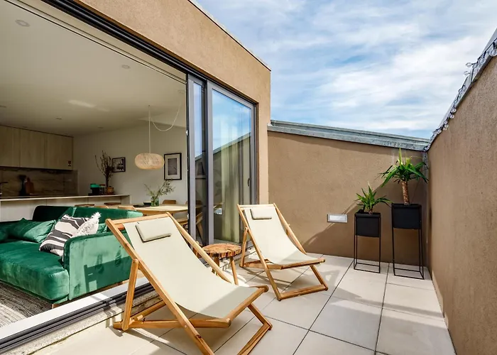 Lovely 2-Bed In The City Centre With A Sunny Balcony