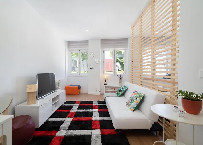 Host Wise - Modern Bright Studio