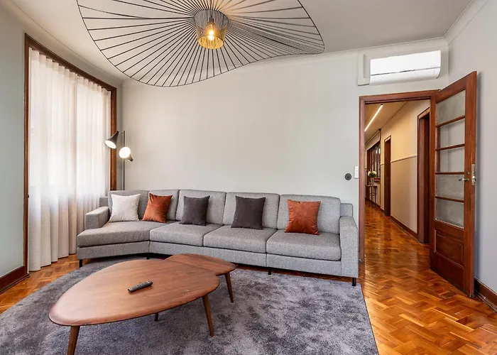 Spacious Family Apartment In Porto