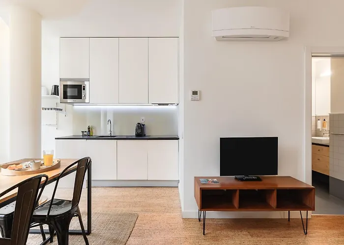 Stylish Apartment With Panoramic Sea Views