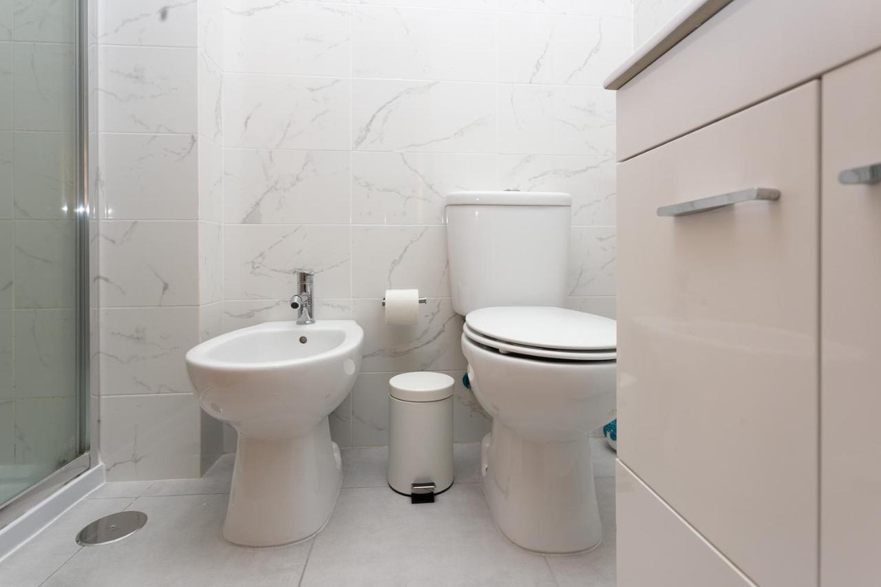 A Modern And Homely 3 Bedroom With Elevator Apartamento Oporto