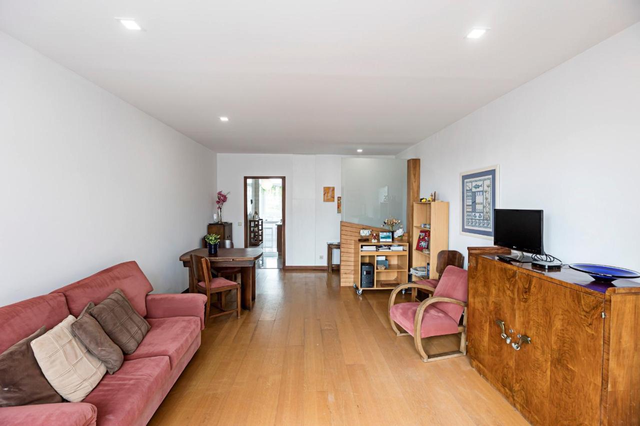 Apartamento Balcony Over By Lovelystay