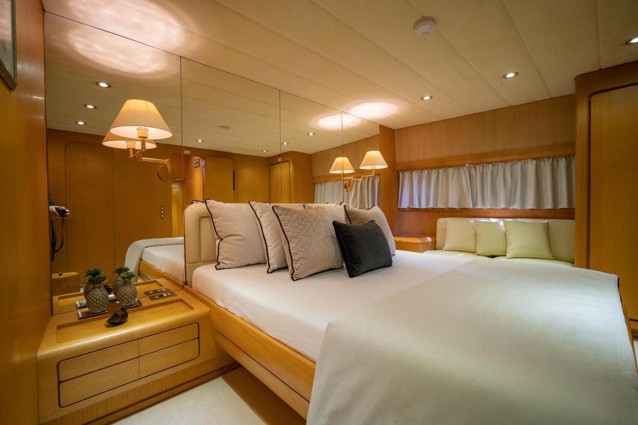 Ace Six Premier Hotel en barco
