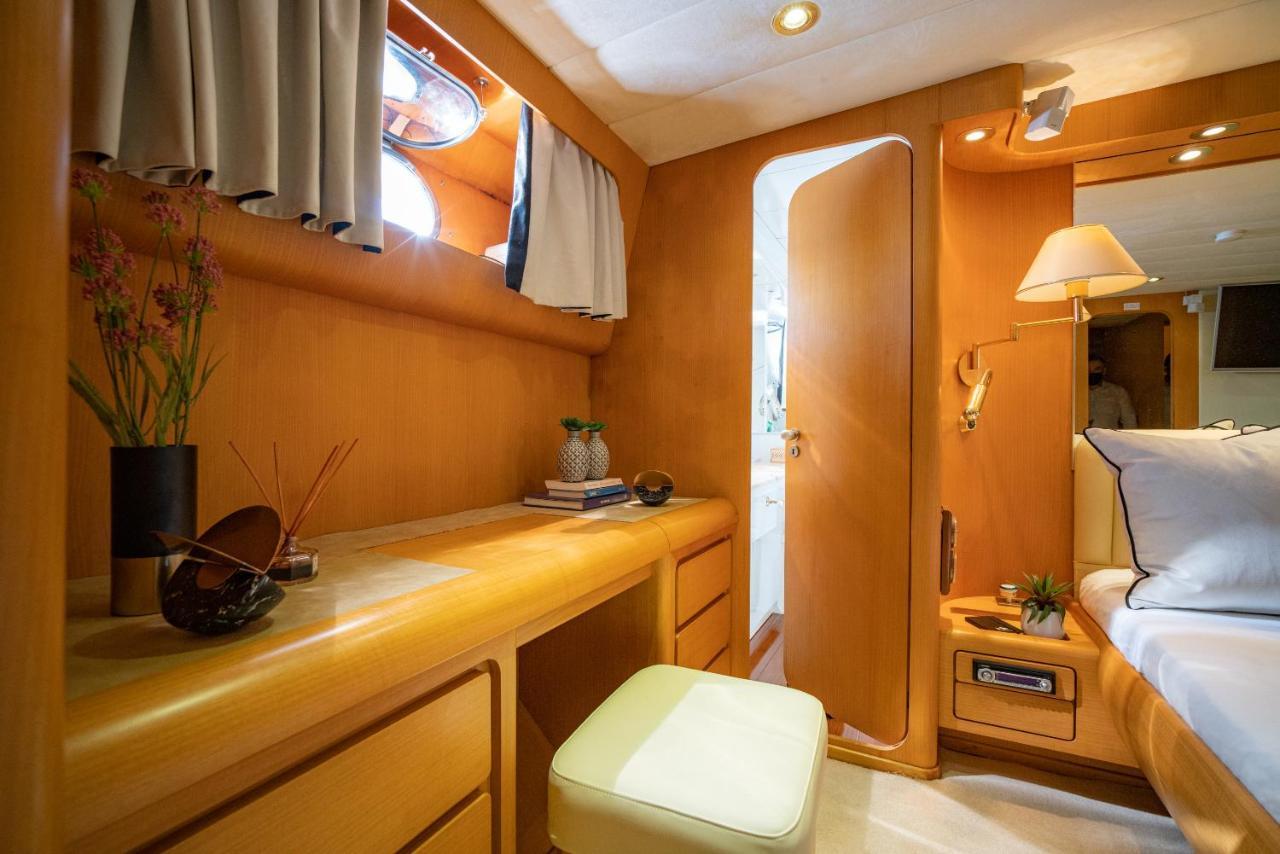 Ace Six Premier Hotel en barco Oporto